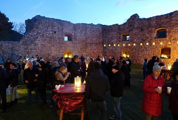 Besinnlicher Advent in der Burgruine Puchberg