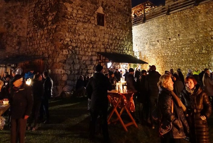 Besinnlicher Advent in der Burgruine Puchberg