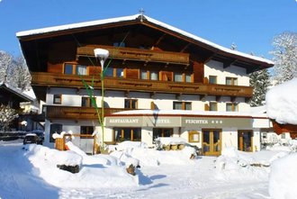 Ihr Urlaubshotel liegt zentral und dennoch ruhig in Söll, einer...