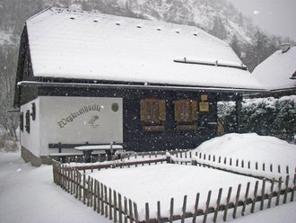 Die Wegkreuzhütte, majestätisch auf 1.000 Metern Höhe gelegen, bietet...