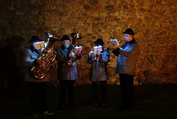 Besinnlicher Advent in der Burgruine Puchberg