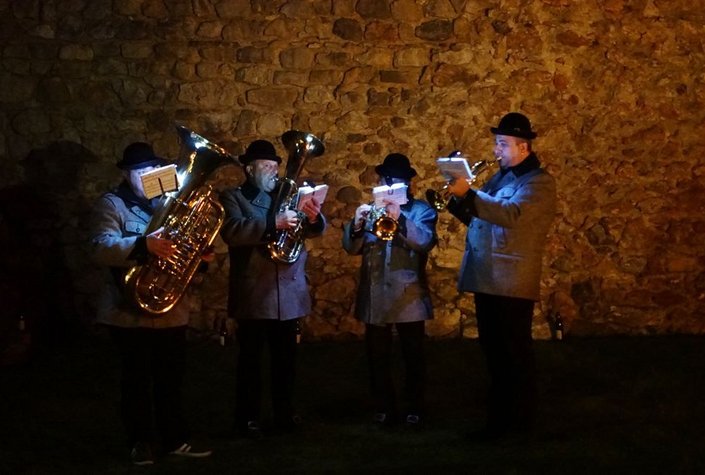 Besinnlicher Advent in der Burgruine Puchberg