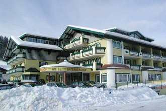 4-Sterne-Hotel in Flachau, direkt an der Skipiste inmitten der...