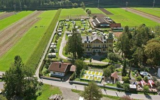 In Amlach, nur 1,5 km südlich von Lienz, erwartet Sie der idyllische...