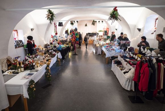Adventmarkt im Schloss Lackenbach
