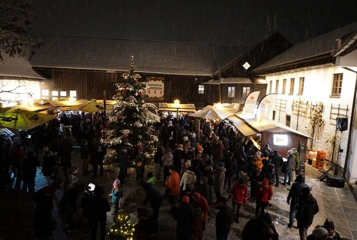 Adventmarkt im Schloss Stauff