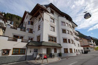 Unser Hotel in Ischgl führen wir mit viel persönlichem Engagement,...